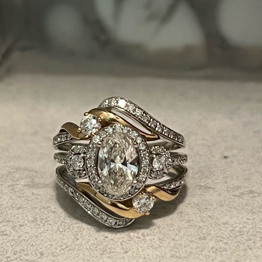 GIA Certified, 2.64 ct diamond wedding set..